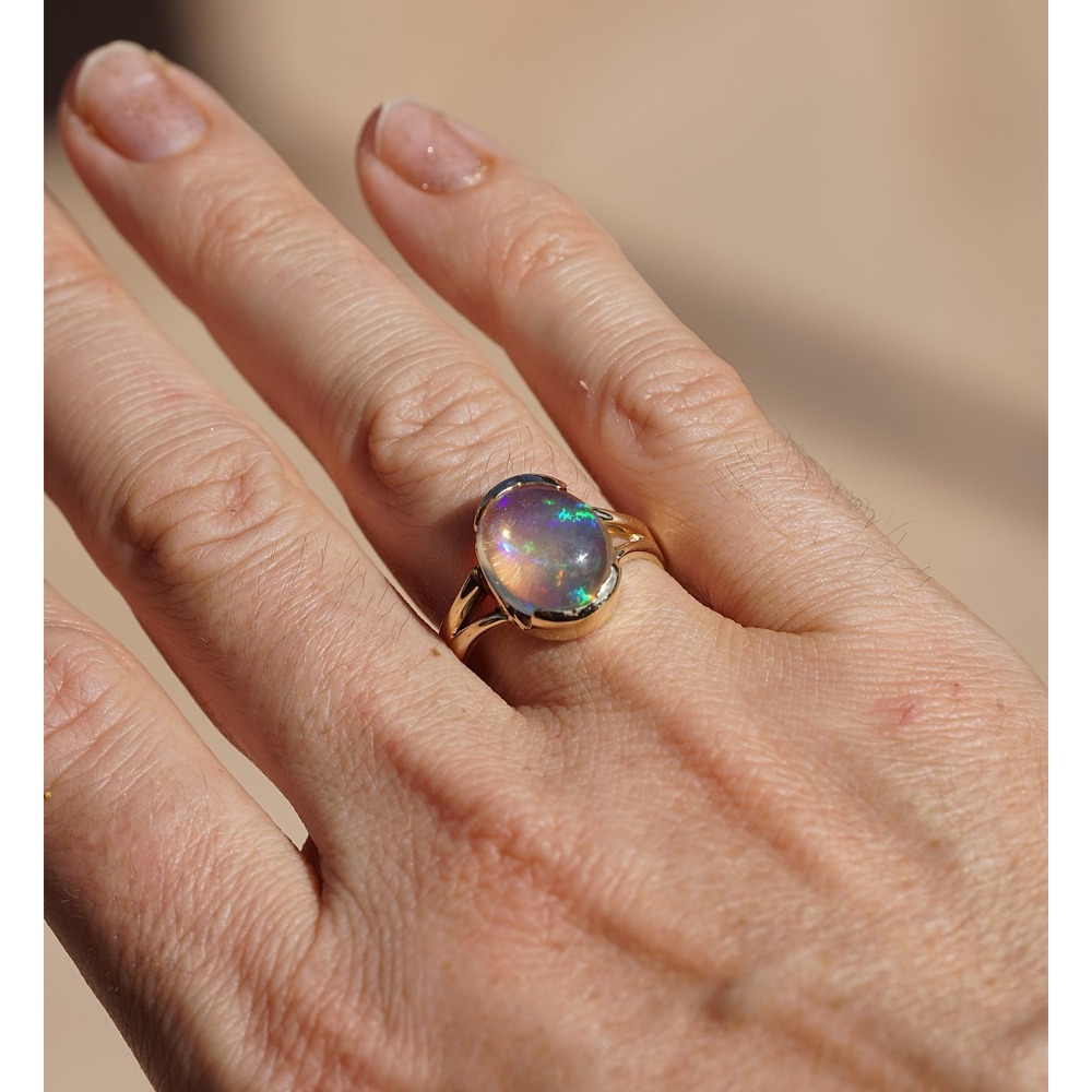 Vintage 14k Solid Yellow Gold Natural Ethiopian Oval Cabochon Opal Ring - Size 8